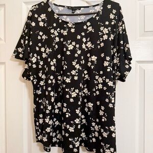 Jules & Leopold Black and White Floral Short Sleeve Top